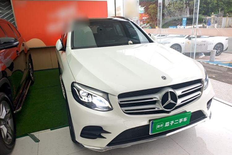 Used Mercedes-Benz GLC 2017 GLC 260 4MATIC Luxury Model Front Right 45 Deg