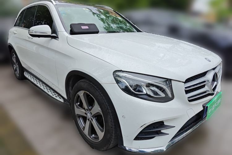 Used Mercedes-Benz GLC 2017 GLC 260 4MATIC Luxury Model Front Right 45 Deg