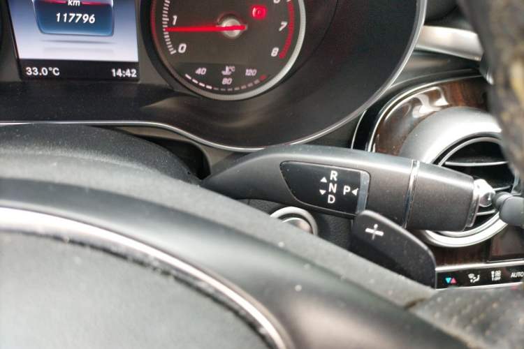 Used Mercedes-Benz GLC 2017 GLC 260 4MATIC Dynamic Edition Gear Lever
