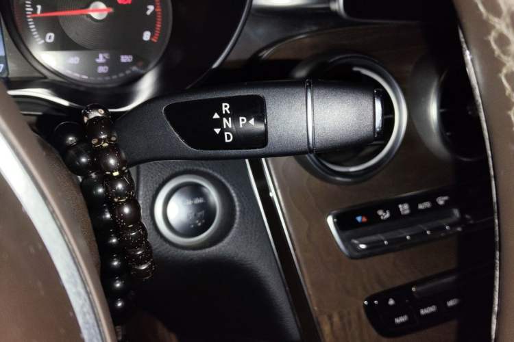 Used Mercedes-Benz GLC 2017 GLC 300 4MATIC Sport Edition Gear Lever