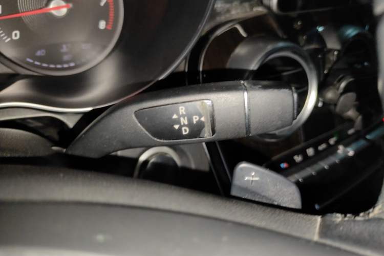 Used Mercedes-Benz GLC 2017 GLC 260 4MATIC Luxury Model Gear Lever