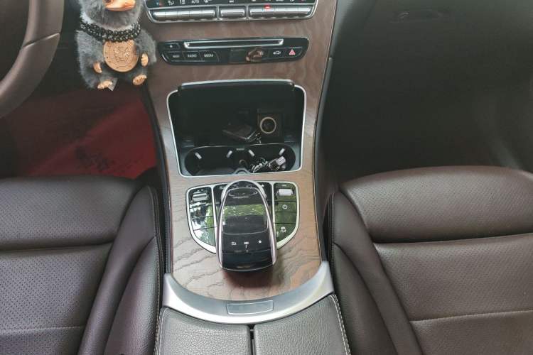 Used Mercedes-Benz GLC 2017 GLC 300 4MATIC Sport Edition Gear Lever