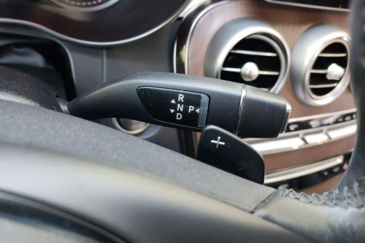 Used Mercedes-Benz GLC 2017 GLC 300 4MATIC Sport Edition Gear Lever