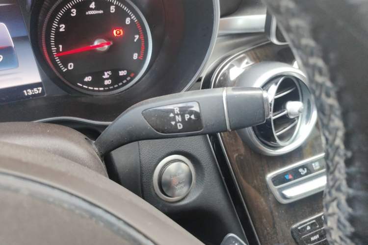 Used Mercedes-Benz GLC 2017 GLC 260 4MATIC Dynamic Edition Gear Lever