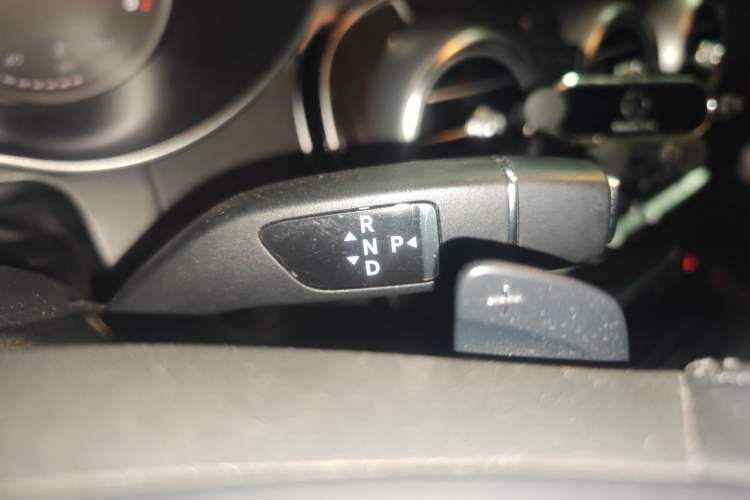 Used Mercedes-Benz GLC 2017 GLC 260 4MATIC Dynamic Edition Gear Lever