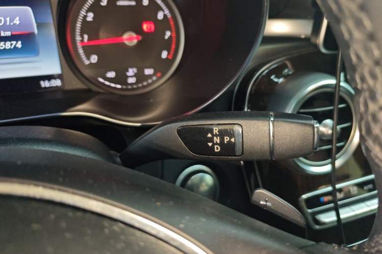 Used Mercedes-Benz GLC 2017 GLC 260 4MATIC Dynamic Edition Gear Lever