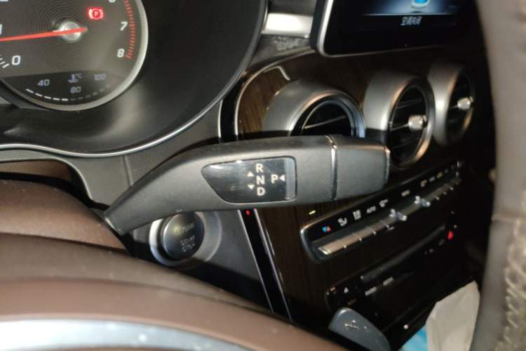 Used Mercedes-Benz GLC 2017 GLC 260 4MATIC Dynamic Edition Gear Lever