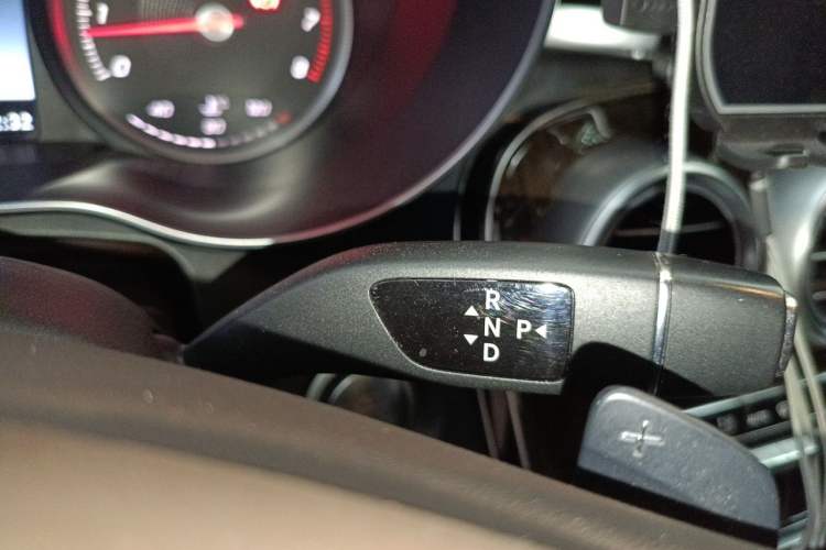 Used Mercedes-Benz GLC 2017 GLC 260 4MATIC Luxury Model Gear Lever
