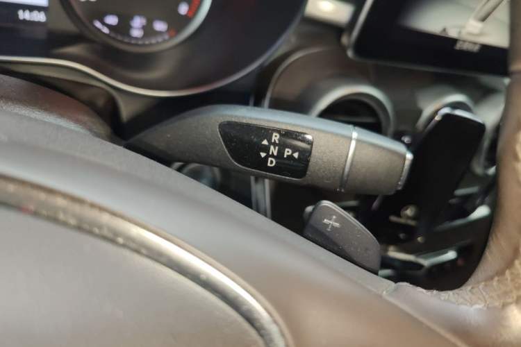 Used Mercedes-Benz GLC 2017 GLC 300 4MATIC Luxury Model Gear Lever