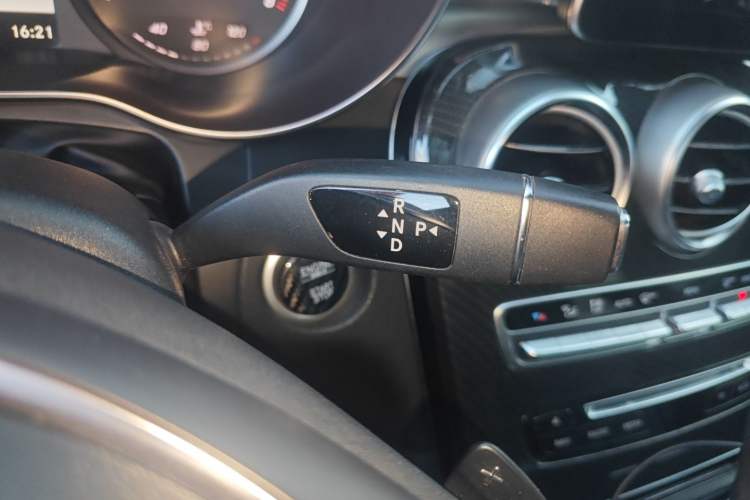 Used Mercedes-Benz GLC 2017 GLC 260 4MATIC Dynamic Edition Gear Lever