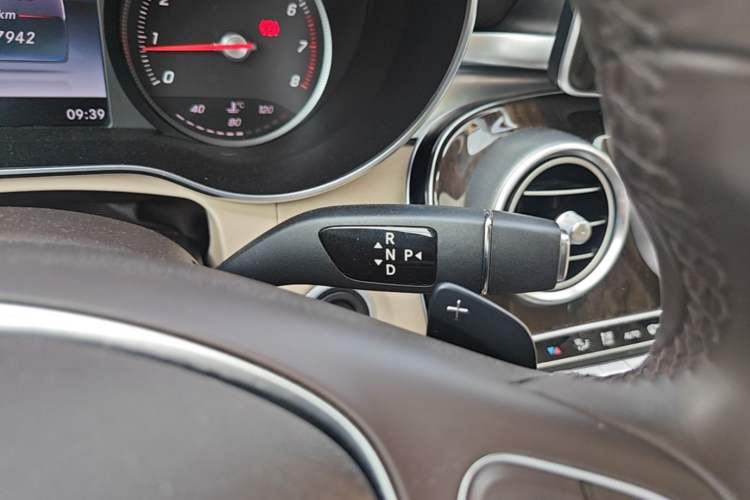 Used Mercedes-Benz GLC 2017 GLC 260 4MATIC Dynamic Edition Gear Lever