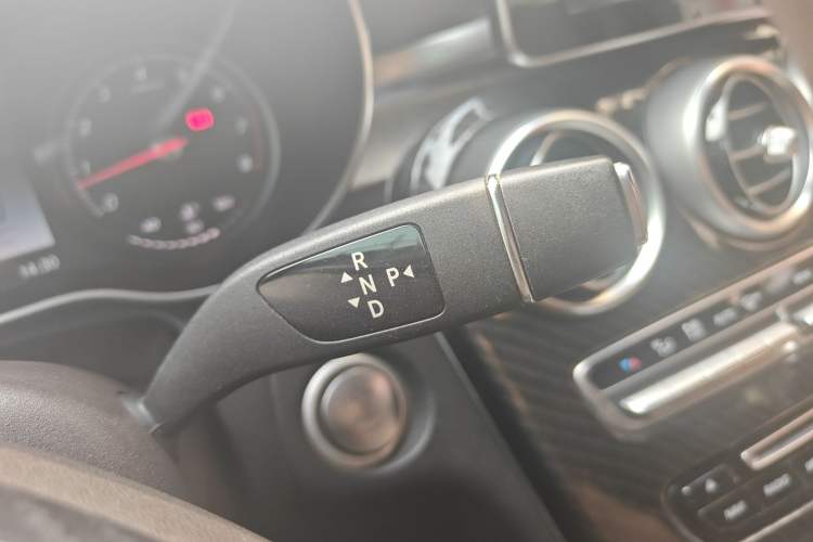 Used Mercedes-Benz GLC 2017 GLC 260 4MATIC Luxury Model Gear Lever