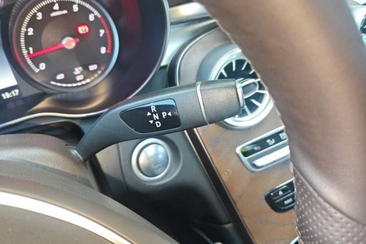 Used Mercedes-Benz GLC 2017 GLC 300 4MATIC Sport Edition Gear Lever