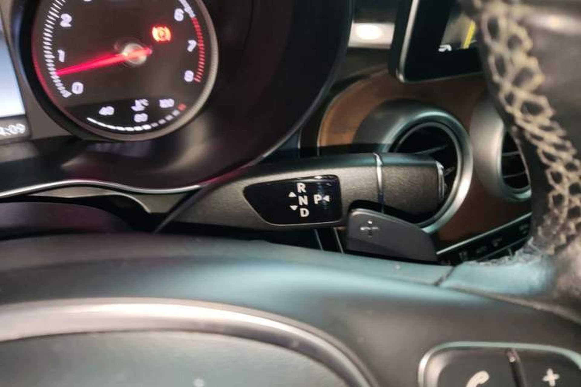 Used Mercedes-Benz GLC 2017 GLC 300 4MATIC Luxury Model Gear Lever