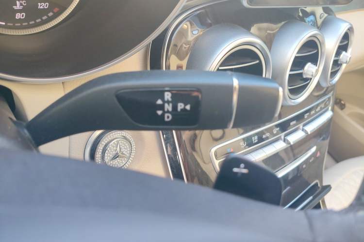 Used Mercedes-Benz GLC 2017 GLC 260 4MATIC Dynamic Edition Gear Lever