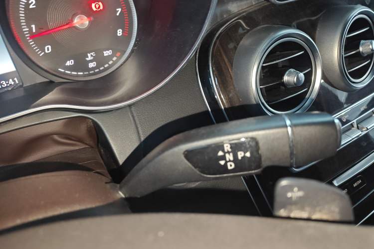 Used Mercedes-Benz GLC 2017 GLC 260 4MATIC Luxury Model Gear Lever