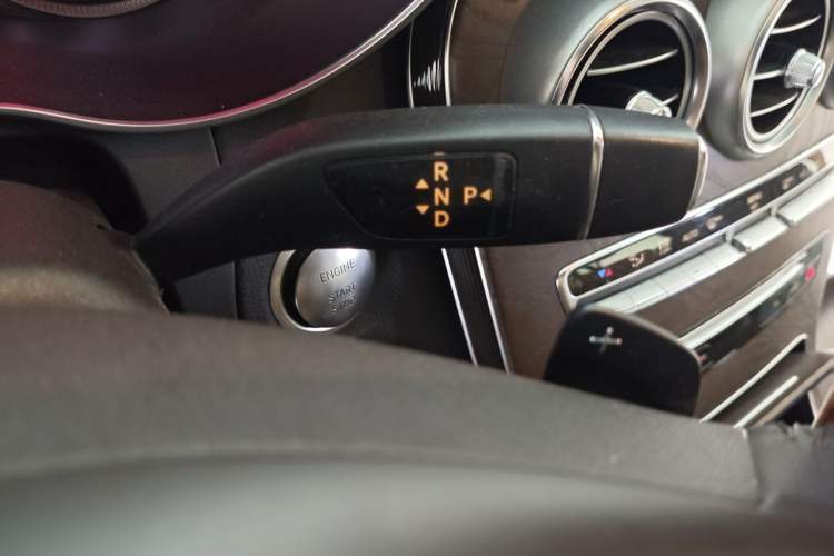 Used Mercedes-Benz GLC 2017 GLC 300 4MATIC Sport Edition Gear Lever