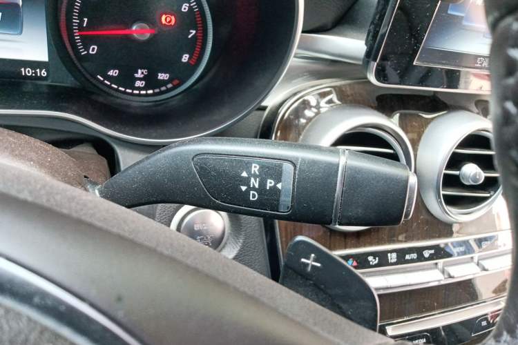 Used Mercedes-Benz GLC 2017 GLC 260 4MATIC Dynamic Edition Gear Lever