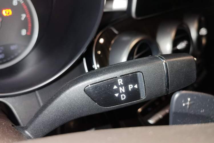 Used Mercedes-Benz GLC 2017 GLC 260 4MATIC Luxury Model Gear Lever