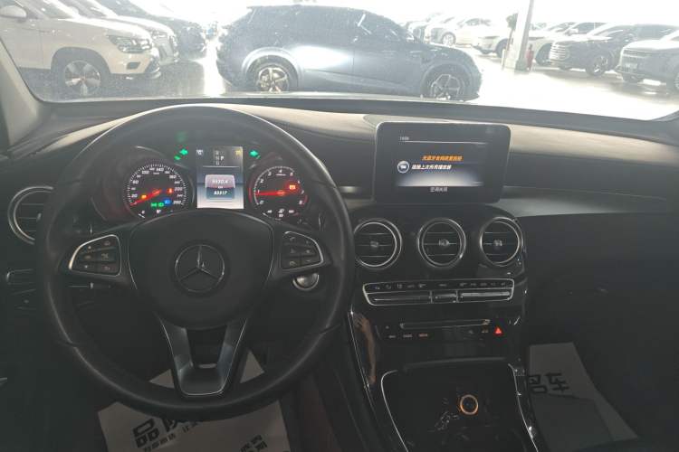 Used Mercedes-Benz GLC 2017 GLC 260 4MATIC Dynamic Edition Gear Lever