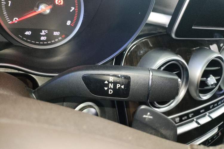 Used Mercedes-Benz GLC 2017 GLC 260 4MATIC Dynamic Edition Gear Lever