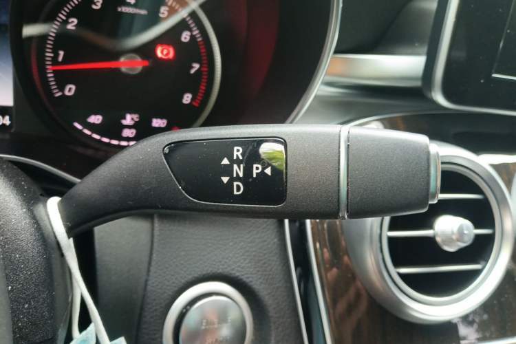 Used Mercedes-Benz GLC 2017 GLC 260 4MATIC Dynamic Edition Gear Lever