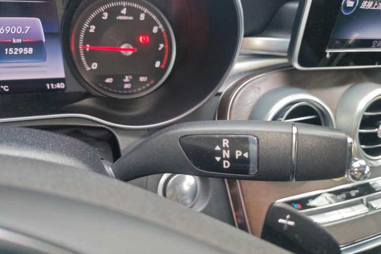 Used Mercedes-Benz GLC 2017 GLC 300 4MATIC Sport Edition Gear Lever