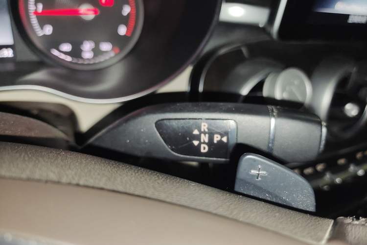 Used Mercedes-Benz GLC 2017 GLC 260 4MATIC Dynamic Edition Gear Lever