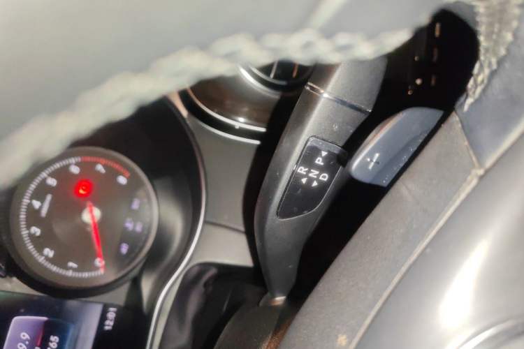 Used Mercedes-Benz GLC 2017 GLC 260 4MATIC Dynamic Edition Gear Lever