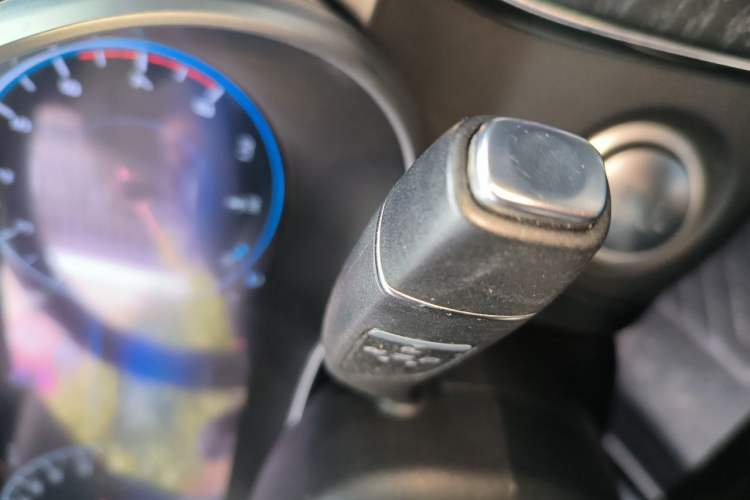 Used Mercedes-Benz GLC 2017 GLC 260 4MATIC Dynamic Edition Gear Lever