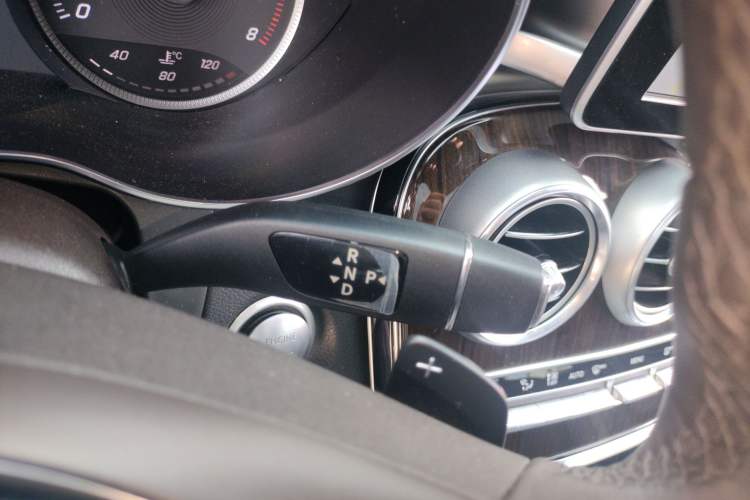 Used Mercedes-Benz GLC 2017 GLC 260 4MATIC Luxury Model Gear Lever