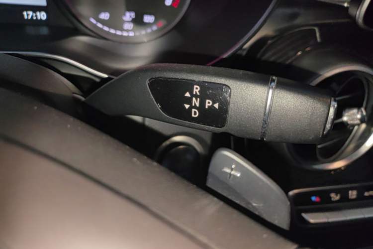Used Mercedes-Benz GLC 2017 GLC 260 4MATIC Luxury Model Gear Lever