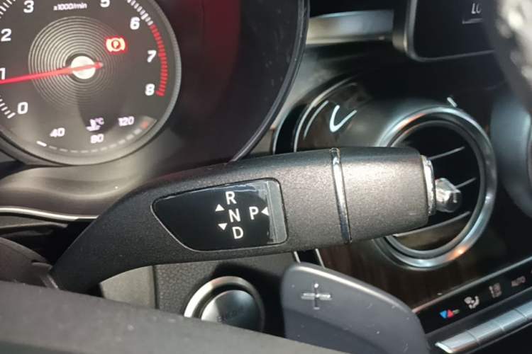Used Mercedes-Benz GLC 2017 GLC 260 4MATIC Dynamic Edition Gear Lever