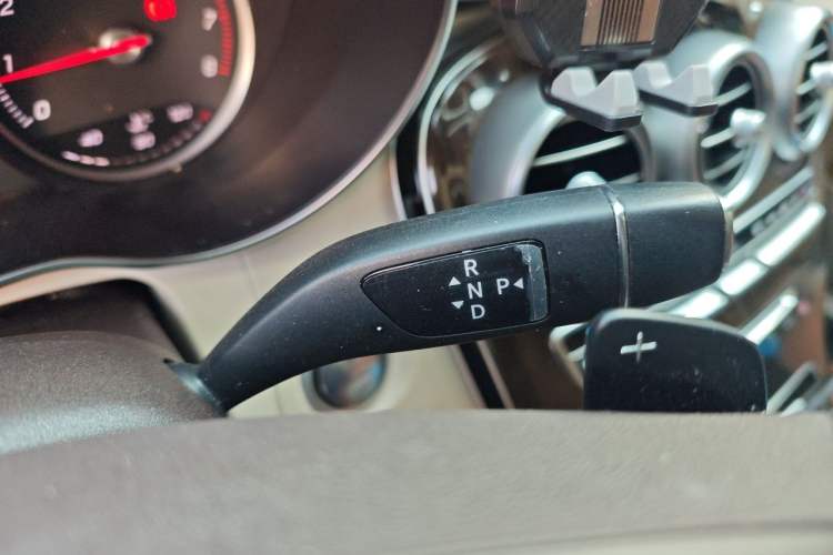 Used Mercedes-Benz GLC 2017 GLC 260 4MATIC Dynamic Edition Gear Lever