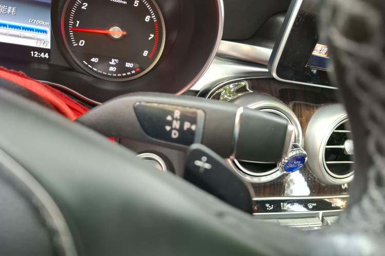 Used Mercedes-Benz GLC 2017 GLC 260 4MATIC Dynamic Edition Gear Lever