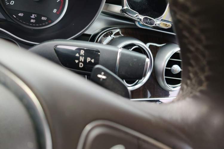 Used Mercedes-Benz GLC 2017 GLC 260 4MATIC Luxury Model Gear Lever