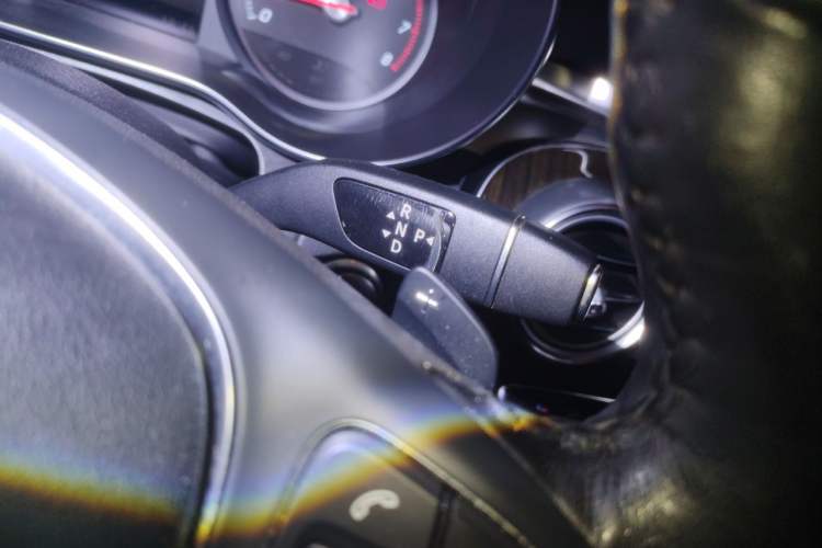 Used Mercedes-Benz GLC 2017 GLC 260 4MATIC Dynamic Edition Gear Lever