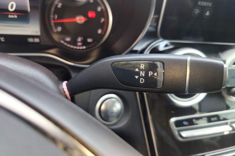 Used Mercedes-Benz GLC 2017 GLC 260 4MATIC Dynamic Edition Gear Lever