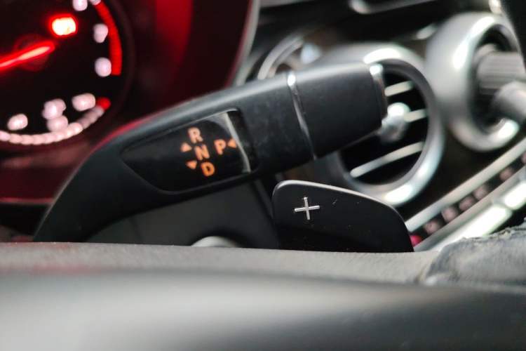 Used Mercedes-Benz GLC 2017 GLC 260 4MATIC Luxury Model Gear Lever