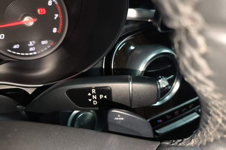 Used Mercedes-Benz GLC 2017 GLC 260 4MATIC Dynamic Edition Gear Lever