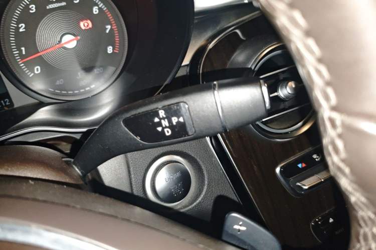 Used Mercedes-Benz GLC 2017 GLC 260 4MATIC Luxury Model Gear Lever