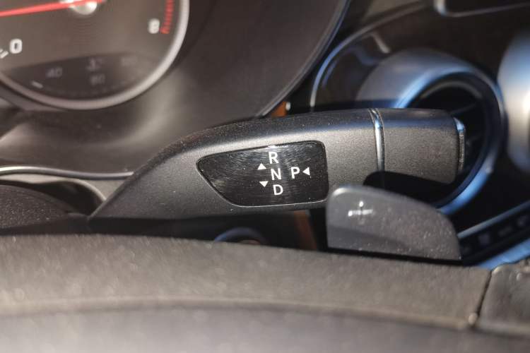 Used Mercedes-Benz GLC 2017 GLC 260 4MATIC Luxury Model Gear Lever