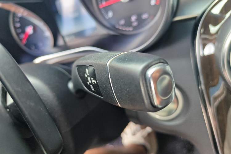 Used Mercedes-Benz GLC 2017 GLC 260 4MATIC Dynamic Edition Gear Lever