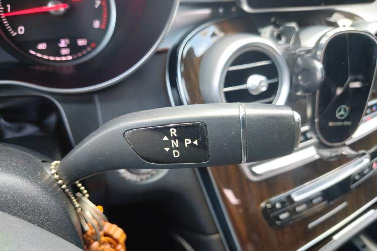 Used Mercedes-Benz GLC 2017 GLC 260 4MATIC Dynamic Edition Gear Lever