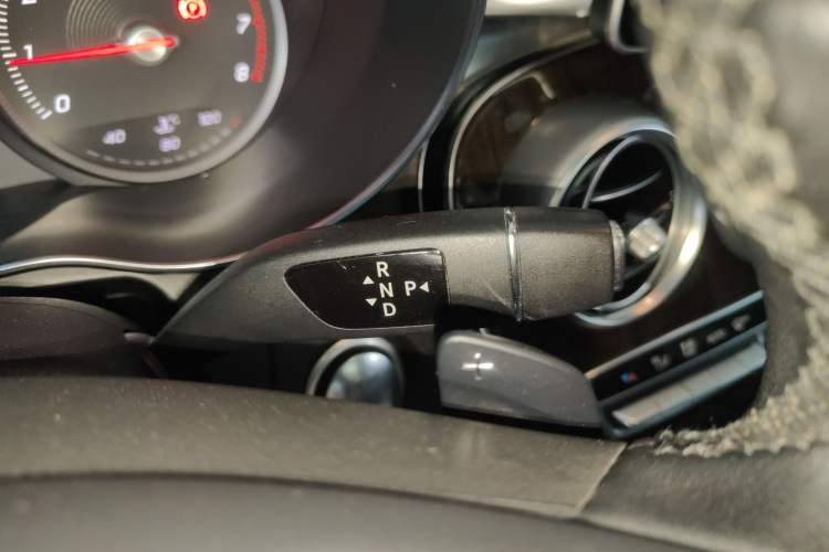 Used Mercedes-Benz GLC 2017 GLC 260 4MATIC Dynamic Edition Gear Lever