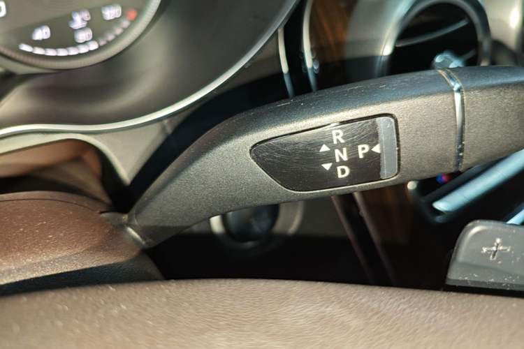 Used Mercedes-Benz GLC 2017 GLC 260 4MATIC Luxury Model Gear Lever