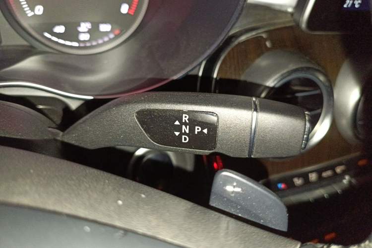 Used Mercedes-Benz GLC 2017 GLC 260 4MATIC Dynamic Edition Gear Lever