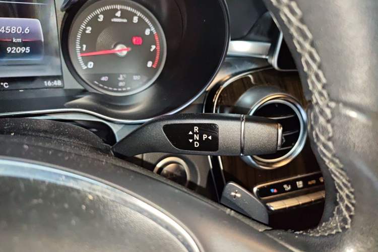 Used Mercedes-Benz GLC 2017 GLC 260 4MATIC Dynamic Edition Gear Lever