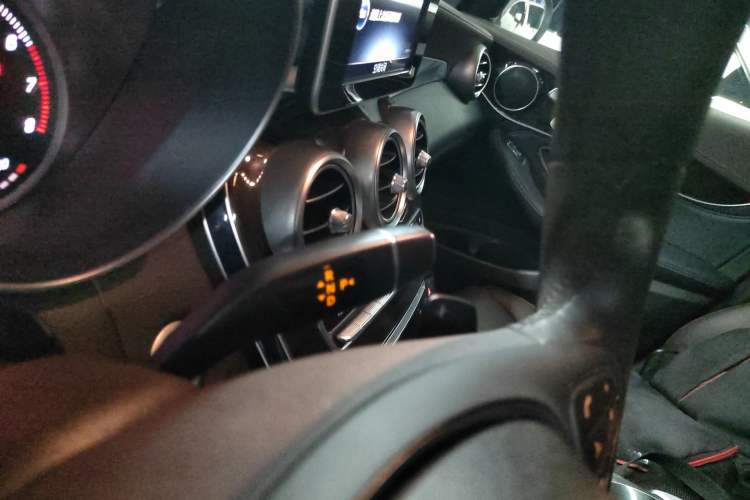Used Mercedes-Benz GLC 2017 GLC 260 4MATIC Luxury Model Gear Lever