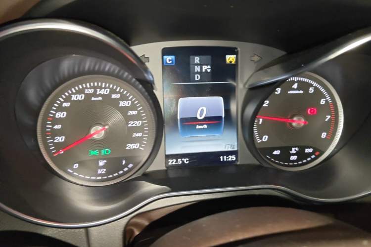 Used Mercedes-Benz GLC 2017 GLC 260 4MATIC Luxury Model Instrument Cluster